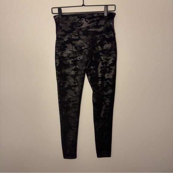 NWT Spanx Faux Leather Metallic Camo Leggings Women’s Size Large - Picture 7 of 11